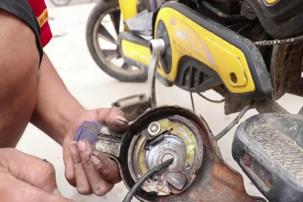 彭水电动车刹车故障